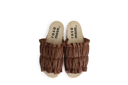 rosamosa chloe brown leather wrinkle wooden clog