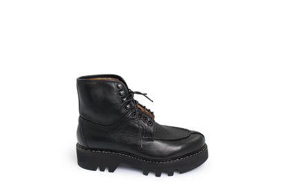 Delemont Boots + Black / Apron Cloudy