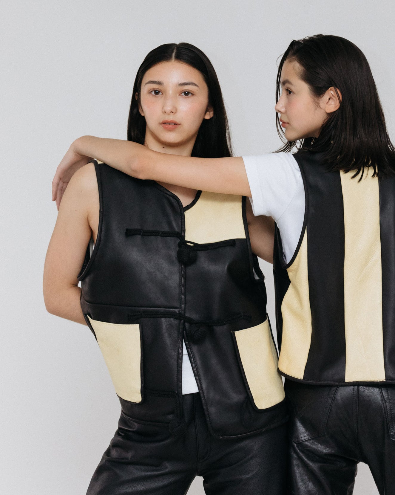 【sasaka】RIDERSFAKELEATHER VEST JACKET PAISLEY Black Outerwear L125516 - Chic Style – Rudsak